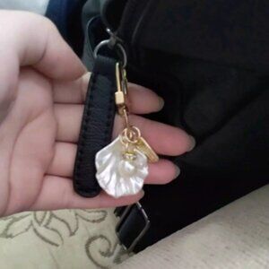 Shell shaped keychain